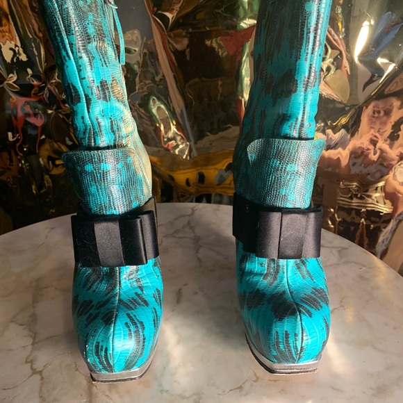 MIU MIU snakeskin and velvet platform boots - Picture 6 of 8